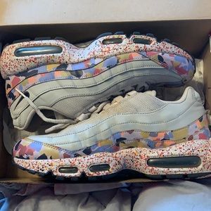 Women’s Nike Air Max size 9.5